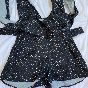 Polka dot romper ! Super cute! Wrap tie style 🖤🕊